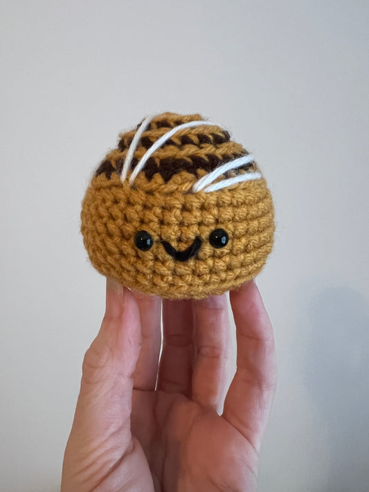 Cinnamon Roll Amigurumi